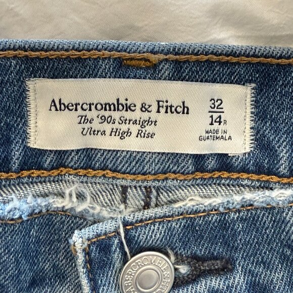 BNWT Abercrombie Ultra High Rise 90s Straight Jeans, medium wash with rips - Picture 4 of 5